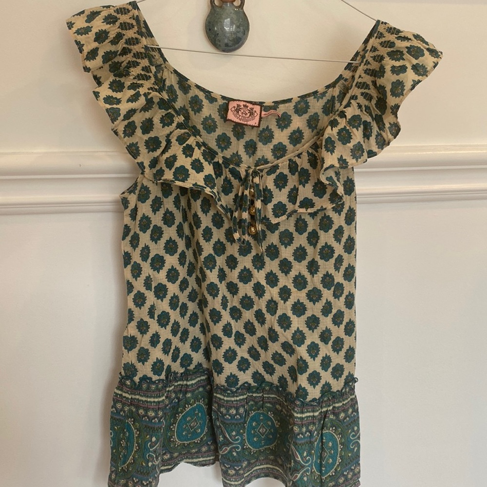 Juicy Couture beautiful patterned top